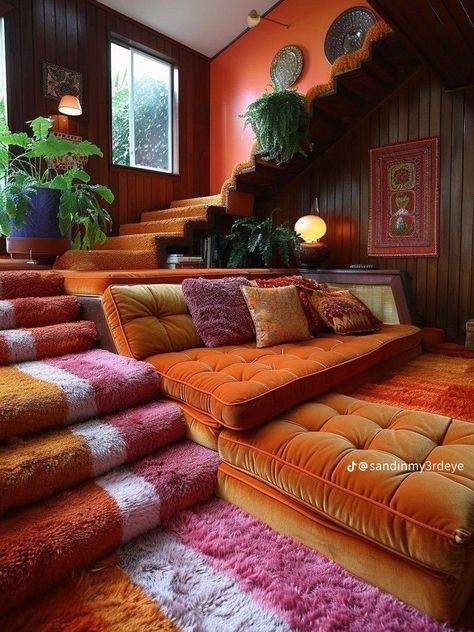 70s Home Interior, Funky Living Room Ideas, Interior Design Small Living Room, Living Room Maximalist, Cozy Living Room Apartment, Design Small Living Room, Living Room Ideas Minimalist, Room Decor Eclectic, Room Ideas Minimalist