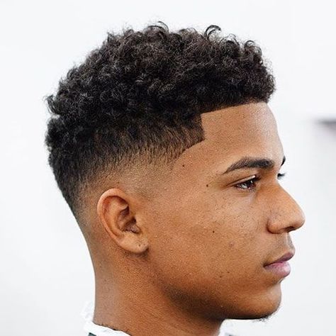 Fade Haircut Styles, Black Boys Haircuts, Best Fade Haircuts, Black Hair Cuts, Curly Hair Fade, Low Fade Haircut, Men Haircut Curly Hair, Taper Fade Haircut, Black Men Haircuts