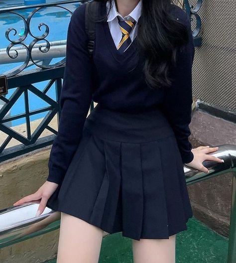 Fesyen Korea, School Uniform Fashion, School Uniform Outfits, Pakaian Feminin, Uniform Fashion, Mode Inspo, School Fashion, Korean Outfits, Fesyen Wanita