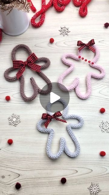 French Knitting Christmas Decorations, Wire Knitting Christmas, Ginger Bread Template, Knitted Wire Christmas Decorations, Christmas Knitted Decorations, I Cord Projects Ideas, Christmas Wire Crafts, I Cord Crafts, Knitted Wire Art Tutorial