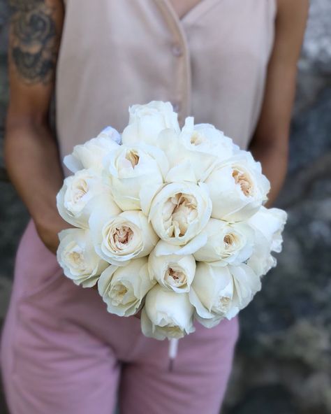 David Austin Roses Wedding Bouquet, Austin Roses Bouquet, English Rose Bouquet, Garden Rose Bouquet Wedding, Rose Wedding Decorations, Reception Lighting, Flower Farms, Garden Rose Bouquet, Wedding Reception Lighting