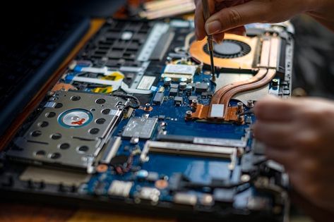 Photo technician repairing broken laptop... | Premium Photo #Freepik #photo #pc-repair #computer-maintenance #electronic-repair #laptop-service Broken Laptop, Electronics Wallpaper, Computer Maintenance, Macbook Repair, Best Macbook, Computer Repair Services, Laptop Brands, Computer Service, Pc Repair