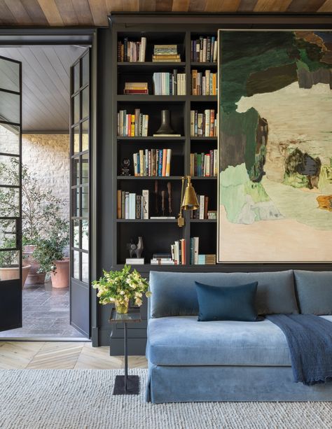 Luxe Interiors, Los Angeles Homes, World Of Interiors, A Living Room, Home Library, Book Shelf, Luxor, Decoration Design, The Wall