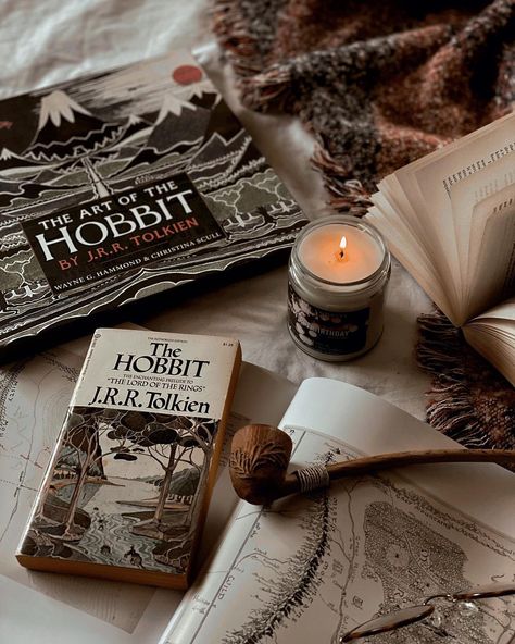 Hobbit Writing, Cute Reading Aesthetic, Tolkein Aesthetic, The Hobbit Book, Lotr Books, Hobbiton Aesthetic, Hobbit Day, Tolkien Aesthetic, Lotr Aesthetic