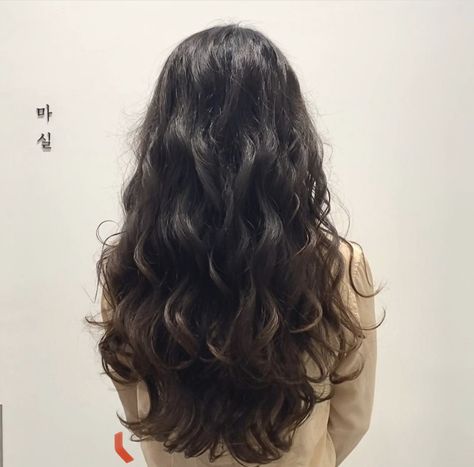 Wavy 2c Hair, U Shaped Haircut Wavy Hair, Japanese Digital Perm Long Hair, Perm Types Waves, Puffy Wavy Hair, Korean Wavy Hair Tutorial, Digital Perm Long Hair, Long Layers Wavy Hair, Layers Wavy Hair