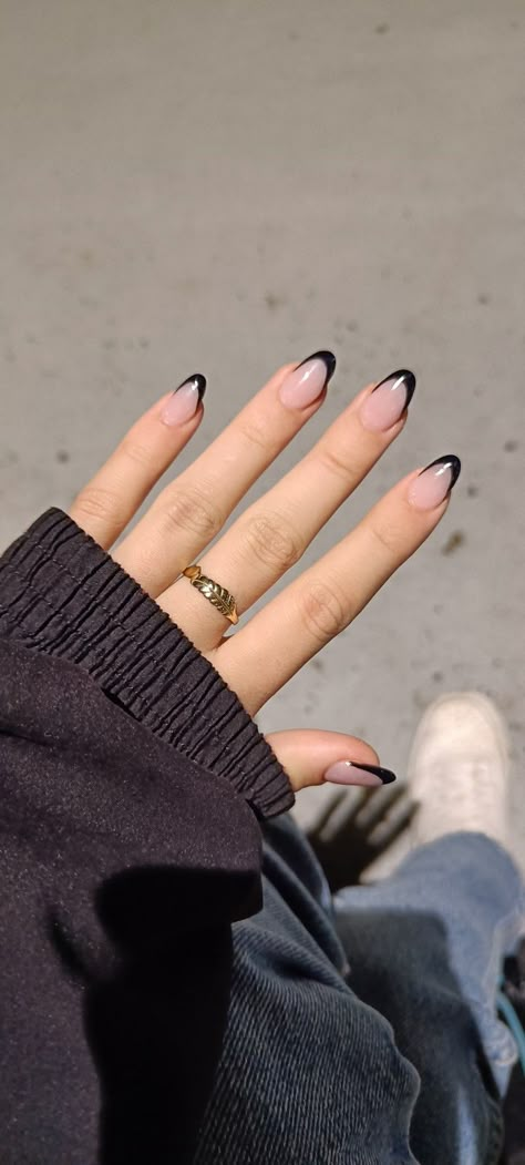 Black Tip Nails Almond Shape, Black Almond Tip Nails, Black Tip Oval Nails, Black Tips Almond Nails, Almond Nails With Black Tips, Black Tip Acrylics, Short Almond Black French Tip, Nails For Black Outfit, Acrylic Nails Black Tips