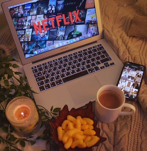 Cozy Netflix Night Aesthetic, Watch Movie Aesthetic, Doodles Drawings, Mood Instagram, Cute Doodles Drawings, Bff Pictures, Creative Instagram Stories, Night Aesthetic, Breaking Bad