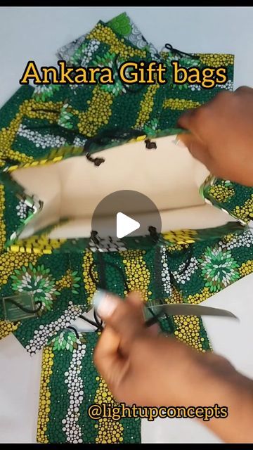 Wedding Souvenirs For Guests In Nigeria, African Print Accessories, Ankara Bags, African Gifts, Social Event, Diy Bags, Diy Handbag, Wedding Souvenirs, Diy Bag