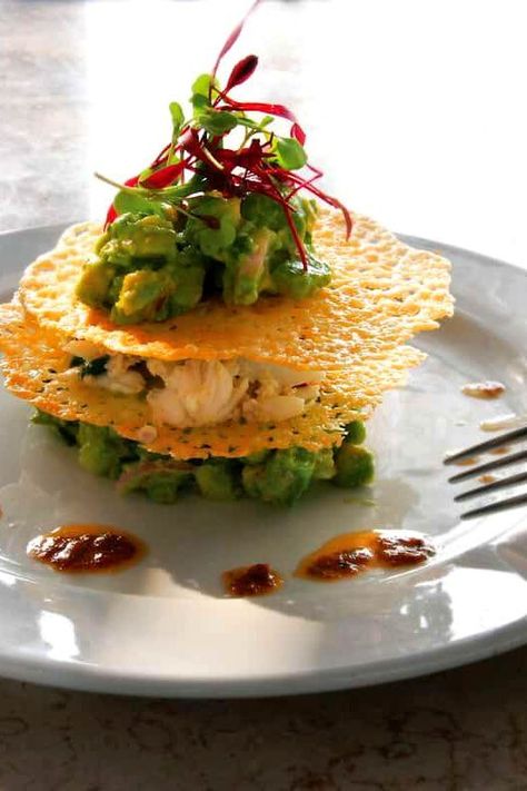 Crab Napoleon Recipe, كريم كراميل, Gourmet Food Plating, Fest Mad, Delicious Seafood Recipes, Tasty Meat, Fine Dining Recipes, Deilig Mat, Avocado Recipes