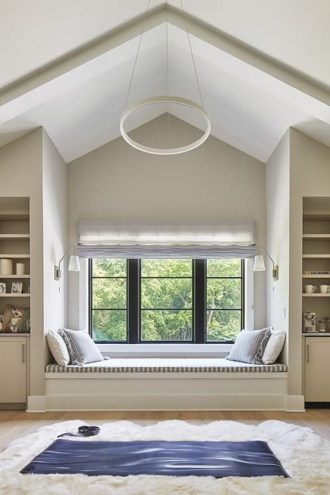 window seat ideas Window Seat With Bookshelves, Window Seat Living Room, Small Window Seat, Modern Window Seat, Bedroom Bench Seat, Window Seat Ideas, Bedroom Window Seat, Cozy Window, Family Room Windows