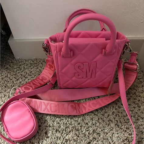 Steve Madden pink bag new with tag Rain And Snow Boots, Boot Sandals, Pink Bag, Snow Boots, Laptop Bag, Trending Accessories, Trending Shoes, Kid Shoes, Steve Madden