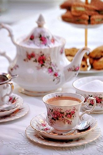 Shabby Chic Tea, Perfect Cup Of Tea, Tea Cups And Saucers, House Gardens, Cream Tea, English Tea, Teapots And Cups, Rose Tea, Chocolate Pots