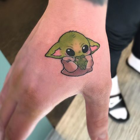 Tattoo Grogu Tattoo, Baby Yoda Tattoo, Yoda Tattoo, Picture Tattoos, I Tattoo, Hand Tattoos, Tattoos For Women, Body Art, Tattoo Ideas