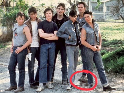 In The Outsiders 50th anniversary edition Emilio actually talks about Patrick standing on bricks The Outsiders Imagines, Outsiders Movie, The Outsiders Cast, The Outsiders Greasers, The Outsiders 1983, Emilio Estevez, Rob Lowe, Matt Dillon, Ralph Macchio