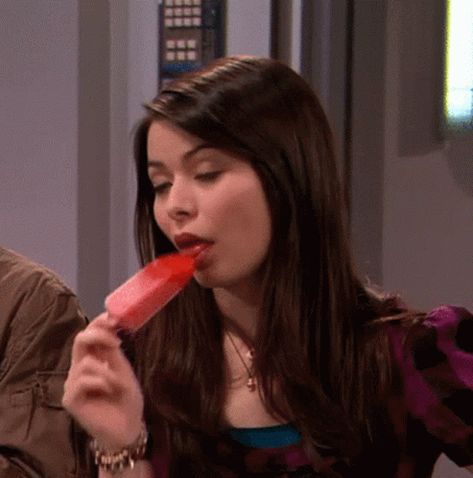 How You Doin Miranda Cosgrove GIF - How You Doin Miranda Cosgrove Popsicle - Discover & Share GIFs Icarly Actress, Jennifer Mccurdy, Miranda Cosgrove Icarly, Carly Shay, Drake And Josh, Lily Chee, Fred And George Weasley, Jennette Mccurdy, Miranda Cosgrove