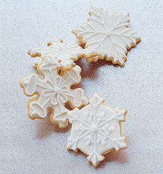 Best cut out recipe ever! Martha Stewart Sugar Cookies, Sugar Cookies With Icing, Sugar Cookie Cutout Recipe, Sugar Cookie Cutouts, Martha Stewart Cookies, Cookies With Icing, Martha Stewart Christmas, Soft Gingerbread, Holiday Sugar Cookies