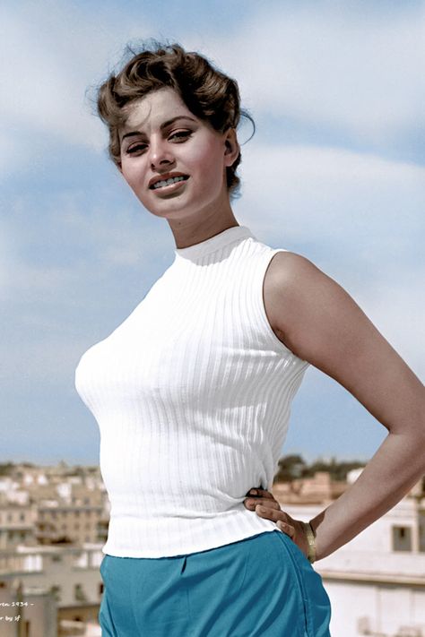 Soft Dramatic Body Type For Wardrobe, Outfits, And Style Dress Your Body Type, Romantic Essence, Dress Body Type, Soft Dramatic, Sofia Loren, Spanish Woman, Dramatic Classic, Old Hollywood Stars, Romantic Outfit