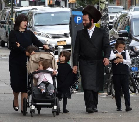 Hasidic Vs Orthodox: What’s The Difference? | The Hasidic World Jewish Woman Clothing, Jewish Clothing, Fear Of Flying, Jewish Women, Jewish Culture, Jewish History, Pennsylvania Dutch, World Religions, Jewish People