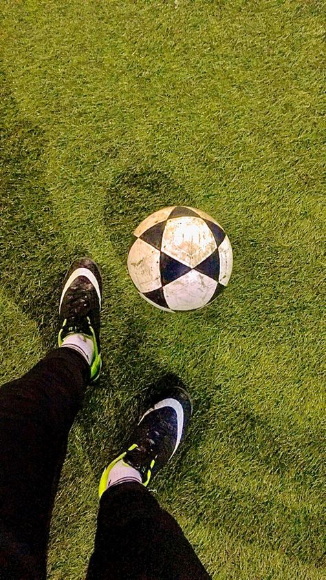 Football Turf Snap, Turf Snap, Football Snap, Football Turf, Snap Night, Football Aesthetic, Turf Football, Soccer Boots, كرة القدم