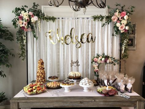 Floral bridal shower backdrop Bridal Shower Backdrop Ideas, Shower Backdrop Ideas, Bridal Shower Decorations Purple, Bridal Backdrops, Purple Bridal Shower, Bridal Shower Backdrop, Tropical Bridal, Diy Wedding Backdrop, Tropical Bridal Showers