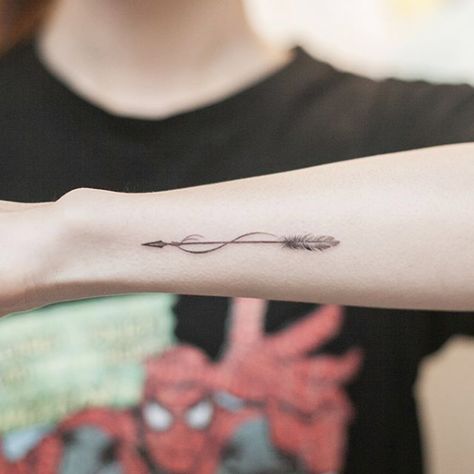 Sparrow Silhouette, Infinity Arrow Tattoo, Simple Arrow Tattoo, Bird Sparrow, Small Arrow Tattoos, Targaryen Tattoo, Arrow Tattoo Design, Dragon Tattoo For Women, Arrow Tattoo