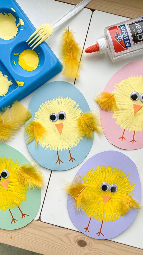 Kids Craft and Learning Page on Instagram: “Fork Printed Chick Craft 🐥 follow @abcdeelearning for more kids ideas” Crafts For 3 Yrs Kids, Activities For 3 Yrs Kids, Påskeaktiviteter For Barn, Chick Craft, Easter Chick Craft, Diy – Velikonoce, Fargelegging For Barn, Easter Crafts Preschool, Easter Arts And Crafts