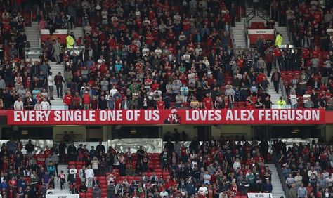 Michael Carrick, Premier League Fixtures, Manchester United Fans, Football Casuals, Soccer Stadium, Sir Alex Ferguson, Manchester United Football, Soccer League, Football Stadiums