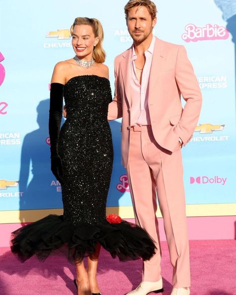 Shameless Podcast on Instagram: “Which looks from the Barbie premiere are your faves??” Margot Robbie And Ryan Gosling, Fine Actors, Barbie Premiere, Margot Robbie Style, Barbie Y Ken, Original Barbie, Barbie 2023, Райан Гослинг, Barbie Movie