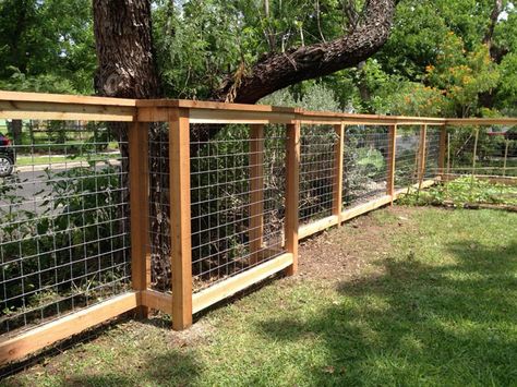 5ft tall cattle panel fence with 2x6 inch cap The galvanized square panels are framed in western red cedar and can have either a 2 x 4 or 2 x 6 cedar cap running across the top. Hog Panel Fencing, Cattle Panel Fence, Hog Wire Fence, Livestock Fence, Panel Fence, Fence Diy, Cattle Panels, Deer Fence, Privacy Fence Designs