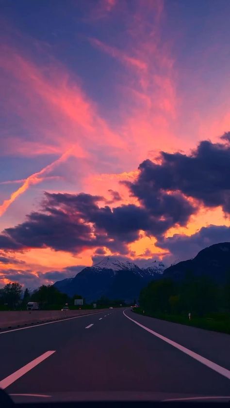 Beautiful Sunset , Beautiful Nature , Aesthetic Sunset . #zicxa #image #background #wallpaper Blue Skyline, Perjalanan Kota, Mountains Photo, Dark Nature Aesthetic, Sky Nature, Beautiful Views Video, Amazing Nature Photos, Clipuri Video, Beautiful Locations Nature