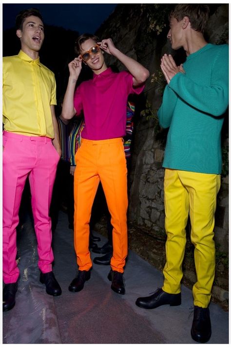 Colorful Outfits Men, Neon Party Outfits, Neon Prom Dresses, Party Outfit Men, Color Outfits, Fiesta Outfit, Neon Outfits, Black Jeans Outfit, Wearing Color