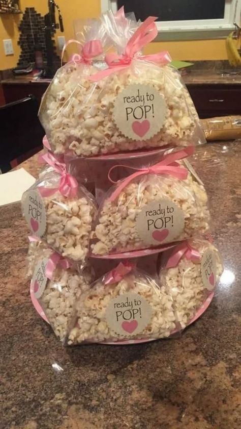 Princess Cake Pops, Baby Shower Unique, Diy Baby Shower Centerpieces, Gateau Baby Shower, Popcorn Favors, Baby Shower Favors Girl, Shower Desserts, Banoffee Pie