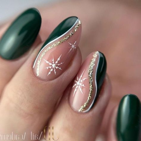 17 Stylish Christmas Nail Color Ideas for 2023 - thepinkgoose.com Christmas Nail Colors, Emerald Nails, Green Nail Designs, Christmas Gel Nails, Holiday Nail, Winter Nail Designs, Xmas Nails, Nail Art Ideas, Green Nails