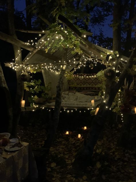 Night Time Picnic Ideas, Midnight Picnic Aesthetic, Night Time Picnic Romantic, Nighttime Picnic Date, Fantasy Date Ideas, Picnic At Night Aesthetic, Forest Date Aesthetic, Late Night Picnic Date, Picnic Night Aesthetic