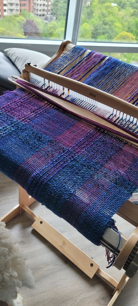 Hand Woven Scarves, Loom Weaving Patterns, Weaving Loom For Sale, Ashford Loom, Looms Weaving, Fabric Loom, Rigid Heddle Weaving Projects, Tapestry Loom Weaving, Rigid Heddle Weaving Patterns