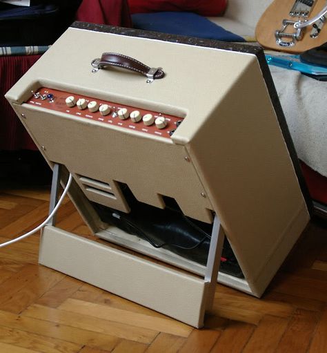 Novice needs advice: building a suitcase amp - diyAudio Diy Guitar Amp, Amp Stand, Guitar Studio, Guitar Speaker, Valve Amplifier, Guitar Diy, Electric Guitar And Amp, Boutique Guitar, Guitar Amps