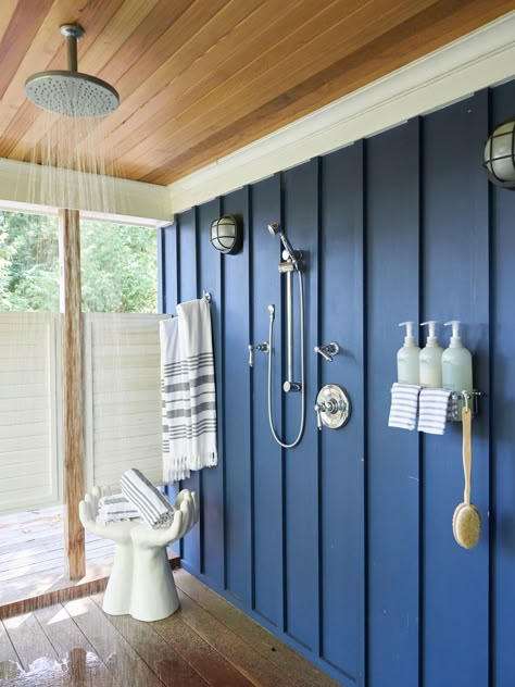 Rustic yet modern cottage outdoor shower with roof and a beautiful view. Click to see images of the entire lake house, by interior designer Kate Thornley-Hall. #bathrooms #outdoorshower #lakehouse #cottage Outdoor Pool Bathroom Ideas, Pool Bathroom Ideas, Outdoor Pool Bathroom, Outdoor Toilet And Shower, Small Pool House, Outdoor Shower Ideas, Pool House Bathroom, Outside Showers, Outdoor Shower Enclosure