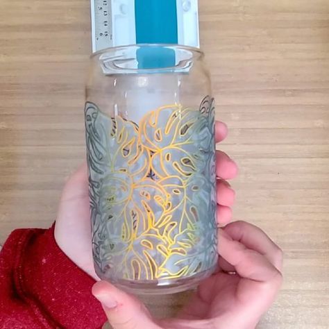 Kirsty ⭐ Cricut Crafter 🇨🇦 on Instagram: “Have you seen a glass change colour? Well, stay tuned and check out the colour changing vinyl from @teckwrapcraft I used for this monstera…” Color Changing Vinyl Ideas, Color Changing Cups Vinyl, Color Changing Vinyl, Vinyl Ideas, Colour Changing, Have You Seen, Beer Can, Stay Tuned, Reusable Water Bottle