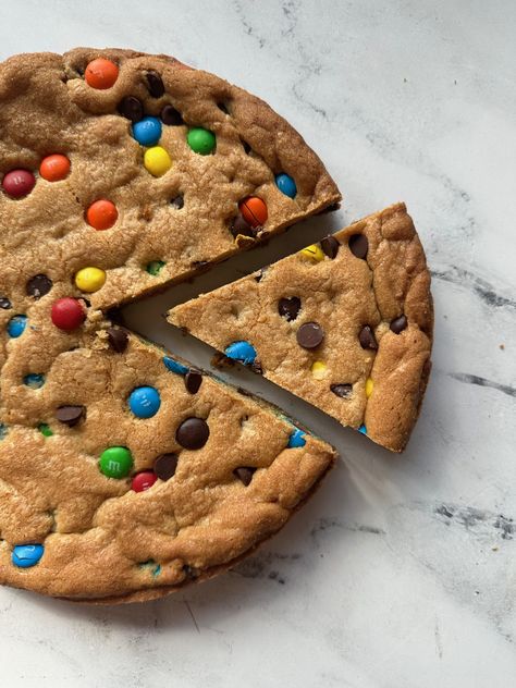 M&M Cookie Cake - Baking By Cece M&m Cookie Cake, M&m Cookie Cake Recipe, Big Cookie Cake, Cookie Cake Recipes, Classic Chocolate Chip Cookies Recipe, M&m Cake, M M Cookies, Big Cookie, Cookie Cake Recipe