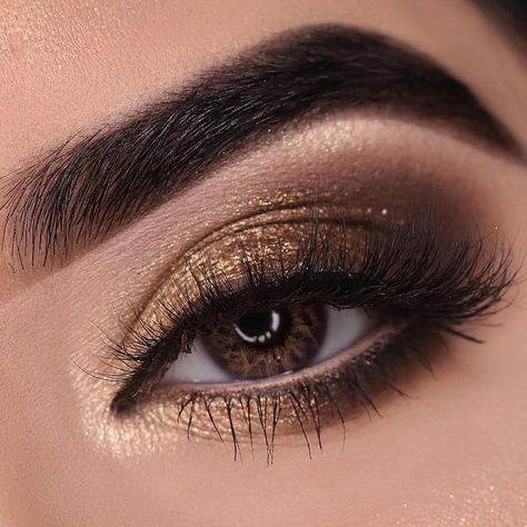 2,503 Likes, 153 Comments - HINA (@ownurlook) on Instagram: “Swipe 👉🏻 for tutorial 💕 @hudabeauty @hudabeautyshop Khaki obsessions is loveee 😍 🔥 . . Details :…” Gold Dress Makeup, Black And Gold Eyeshadow, Gold Smoky Eye, Gold Eyeshadow Looks, Black Eye Makeup, Gold Smokey Eye, Gold Makeup Looks, Peach Makeup, Gold Eye Makeup