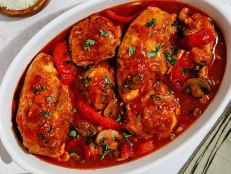 Stanley Tucci's Mom's Go-To Chicken Dinner Is My New Favorite Comfort Food Italian Chicken Recipes, Stanley Tucci, Chicken Cacciatore, Nourishing Foods, Dinner Party Recipes, Favorite Comfort Food, Salad Side Dishes, Food Help, Healthy Appetizers