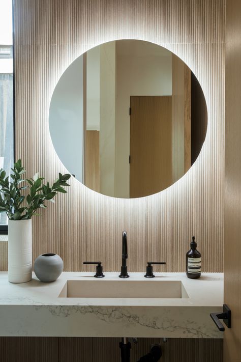 Modern Powder Room Design, Transitional Powder Room, Drømme Bad, Powder Room Lighting, Contemporary Powder Room, Modern Powder Room, Half Bath Remodel, Powder Room Remodel, Powder Room Ideas