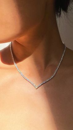 V Line Necklaces, Formal Necklace Classy, Simple And Elegant Necklace, Simple Formal Jewelry, Vee Line Necklace, Gold Necklace Elegant, Formal Silver Jewelry, Gold Jewelry Formal, Prom Jewlrey