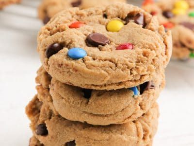 Cadbury Mini Egg Cookies, Mini Eggs Cookies, The Cookie Monster, Cookies Oatmeal, York Peppermint Patty, Mini Hamburgers, No Egg Cookies, Baking Recipes Cookies, Wafer Cookies