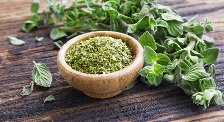 Marjoram Substitute, Drying Fresh Herbs, Oregano Plant, Oregano Essential Oil, Lapsang Souchong, Oregano Leaves, Oregano Oil, Natural Antibiotics, Fresh Oregano