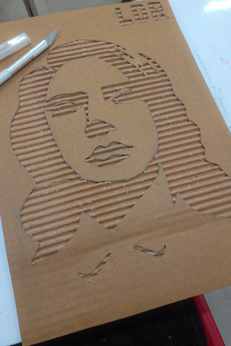 Cardboard Portraits Faces, 3d Cardboard Art Easy, Cardboard Art Projects High School, Cardboard Art Easy, Cardboard Layered Art, Cardboard Cutout Art, 3d Cardboard Art, Cardboard Engineering, Aging Paper