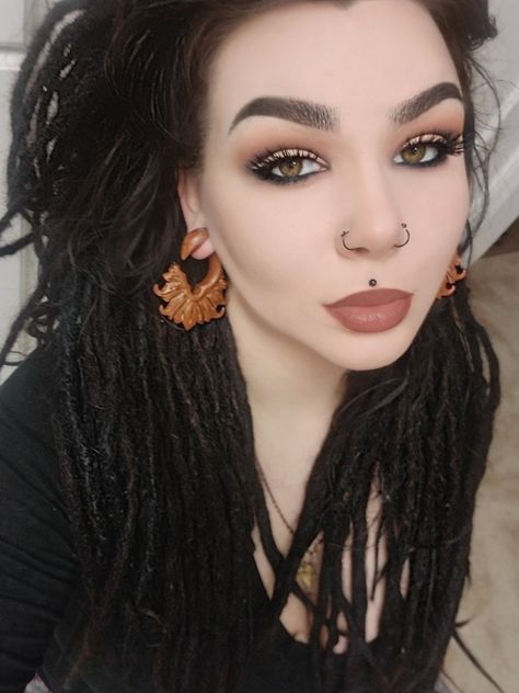 Perfect for fair skin and hooded eyes makeup. Stretched ears, hangers, & weights. @twofeatherplugs girls with dreadlocks 14g Stretched Ears, Girls With Dreadlocks, Hooded Eyes Makeup, Makeup Contouring, Rope Hair, Stretched Lobes, Contour Stick, Hooded Eye Makeup, Hooded Eyes