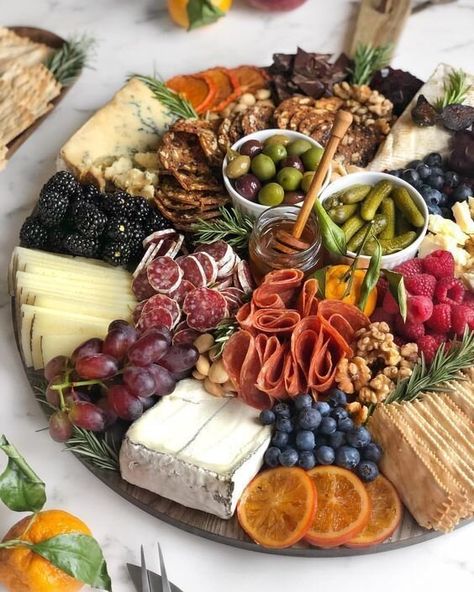 FOOD- One of the best ways to welcome guests to your home is to kick things off with a stellar appetizer. My fave is a loaded charcuterie board filled with our favorite snacks so people can graze while we put the finishing touches on dinner. كريم بروليه, Fest Mad, Graduation Party Foods, Antipasto Platter, Ayam Bakar, Charcuterie Inspiration, Charcuterie Platter, Party Food Platters, Charcuterie And Cheese Board