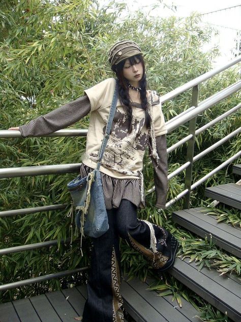 2000s Japanese Fashion Y2k, Grunge Harajuku Fashion, Y2k Outfits Japanese, 2000s Grunge Outfits, Harujuku Grunge, Peony Aesthetic, 2000s Japanese Fashion, Street Outfits, Mori Fashion