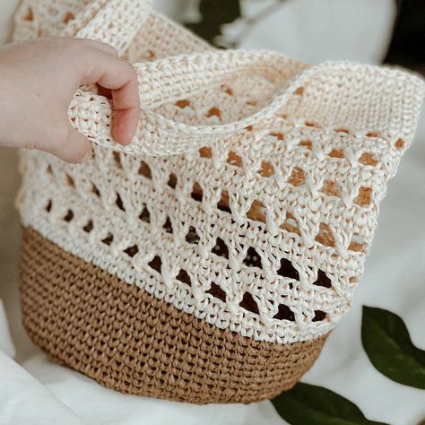 Raffia Ideas, Raffia Bag Pattern, Toto Bag, Crochet Raffia Bag, Crocheted Ideas, Raffia Crochet, Crochet Beach Bags, Summer Tote Bags, Crochet Handbag